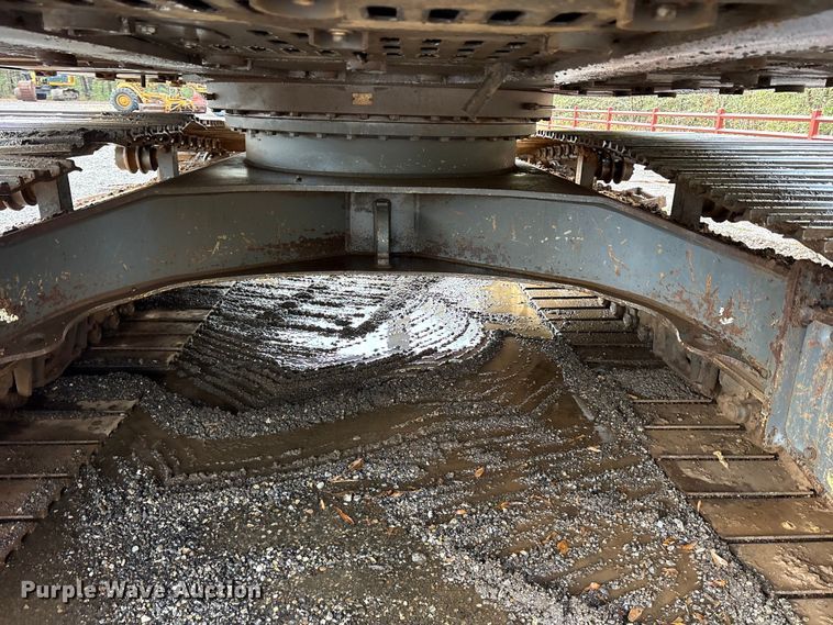 image for item ET7324 2006 Volvo EC240BLC excavator