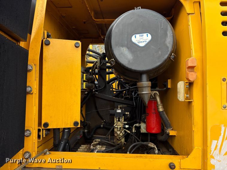 image for item ET7324 2006 Volvo EC240BLC excavator