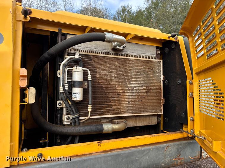 image for item ET7324 2006 Volvo EC240BLC excavator