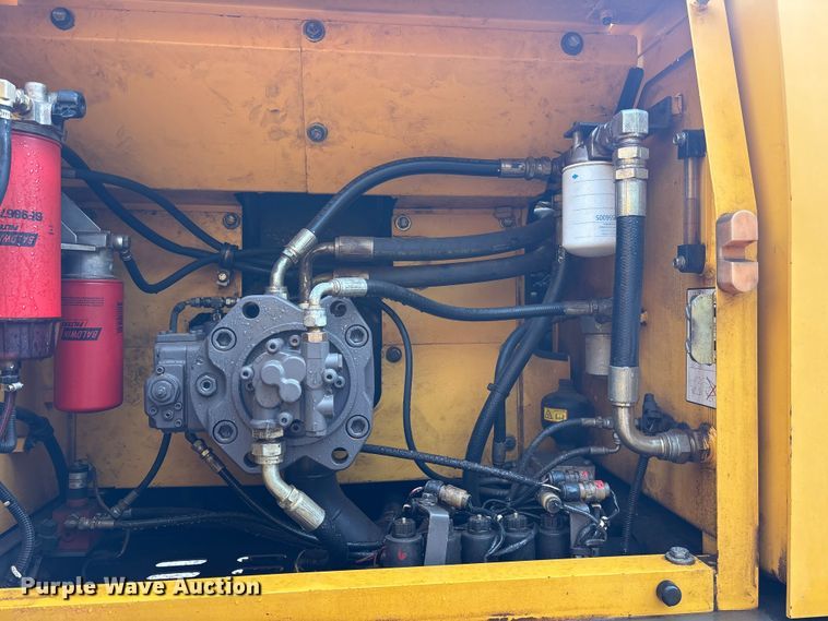 image for item ET7324 2006 Volvo EC240BLC excavator