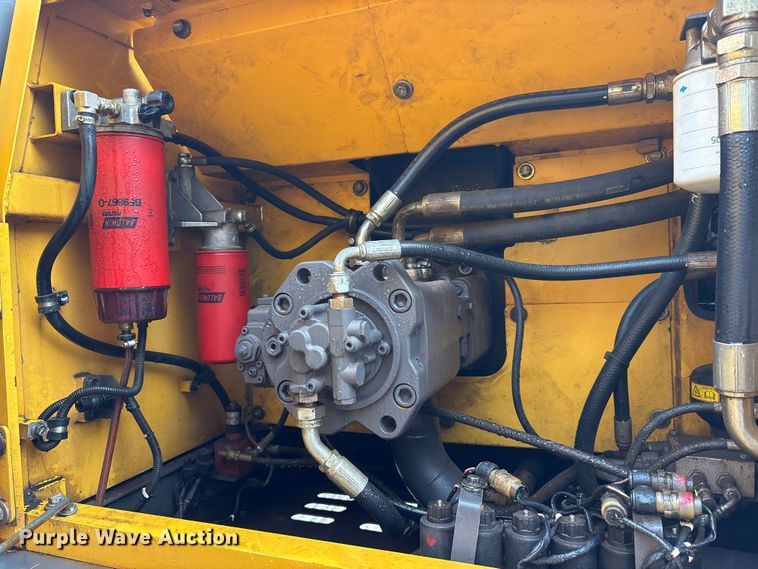 image for item ET7324 2006 Volvo EC240BLC excavator