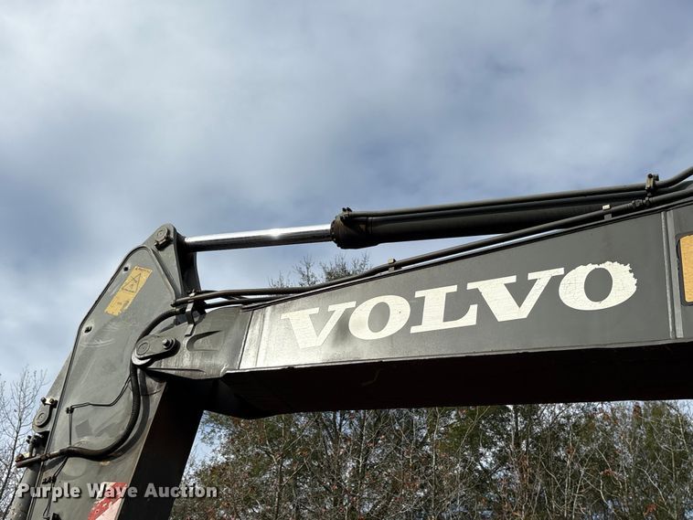 image for item ET7324 2006 Volvo EC240BLC excavator
