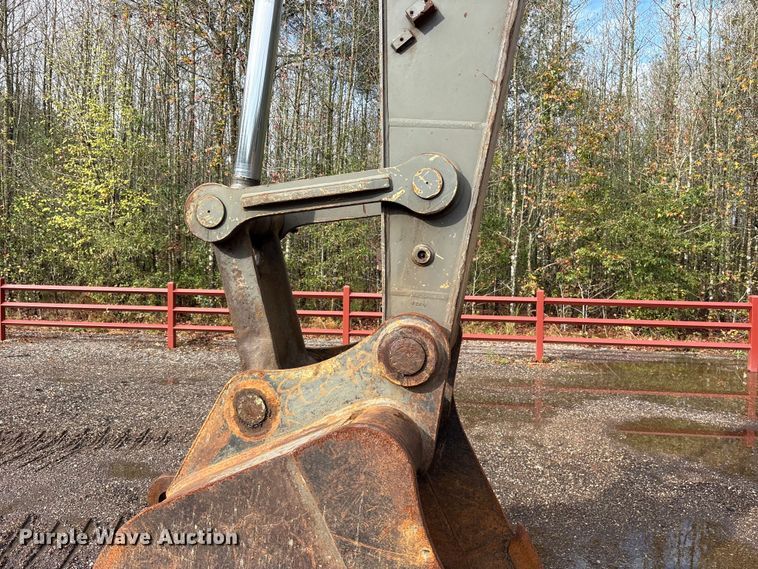 image for item ET7324 2006 Volvo EC240BLC excavator