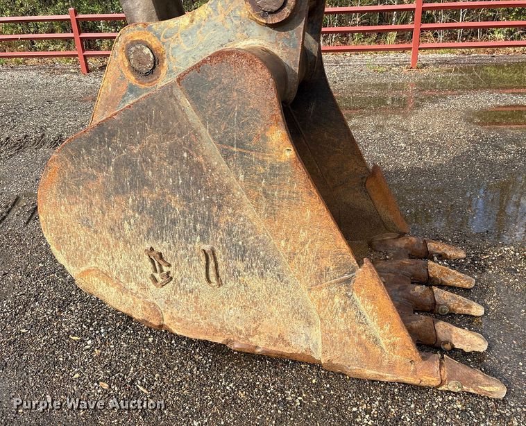 image for item ET7324 2006 Volvo EC240BLC excavator