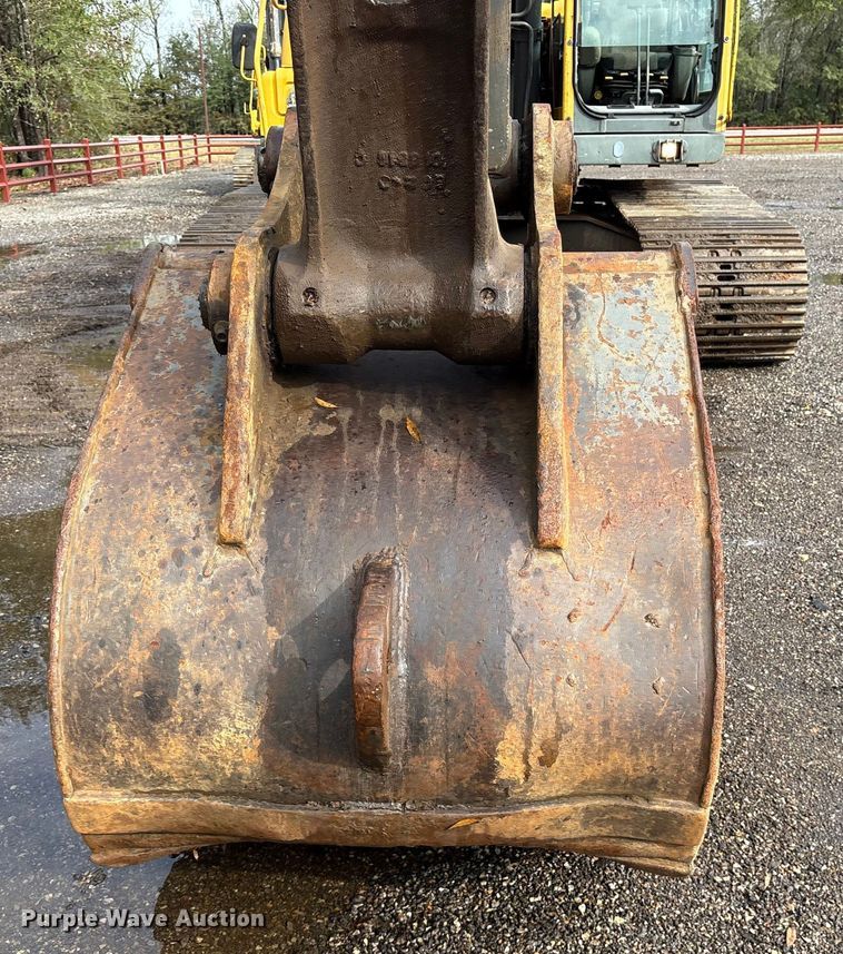 image for item ET7324 2006 Volvo EC240BLC excavator