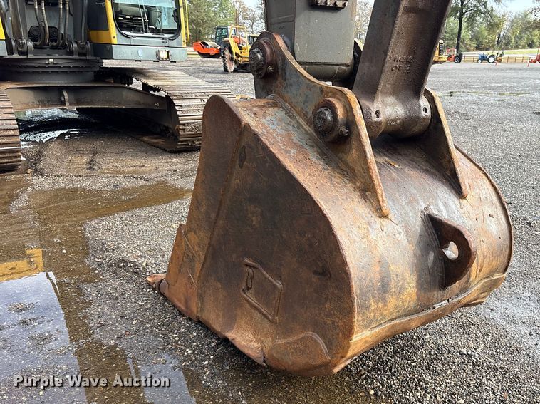 image for item ET7324 2006 Volvo EC240BLC excavator