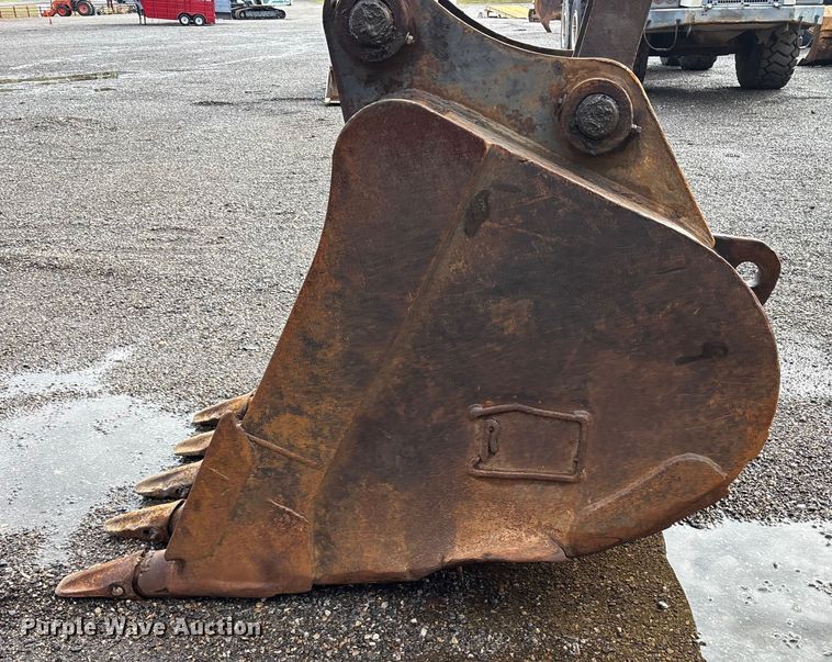 image for item ET7324 2006 Volvo EC240BLC excavator