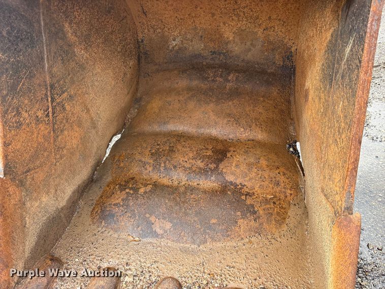 image for item ET7324 2006 Volvo EC240BLC excavator