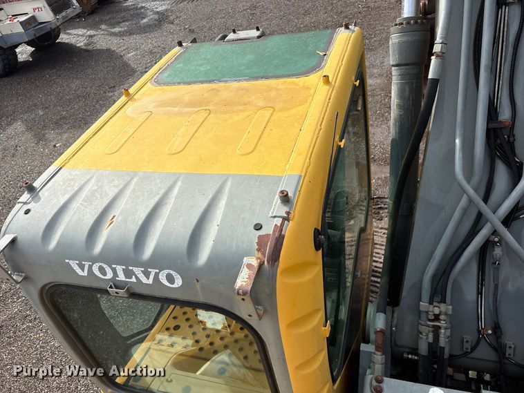 image for item ET7324 2006 Volvo EC240BLC excavator