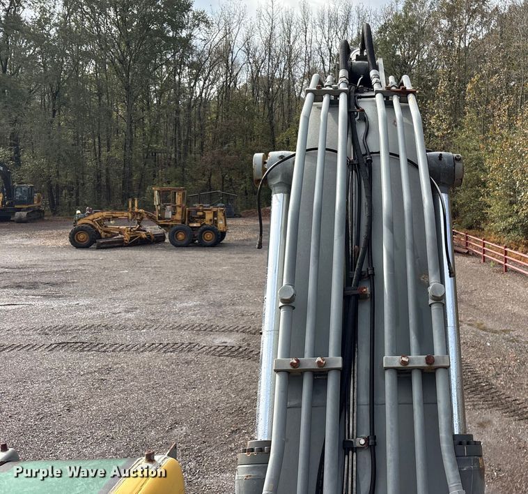 image for item ET7324 2006 Volvo EC240BLC excavator