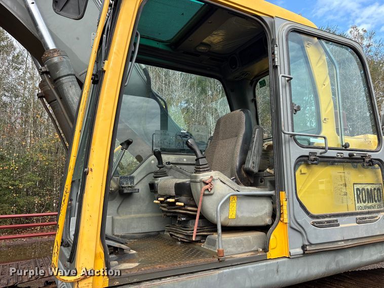 image for item ET7324 2006 Volvo EC240BLC excavator