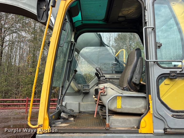 image for item ET7324 2006 Volvo EC240BLC excavator
