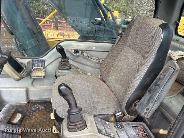 image for item ET7324 2006 Volvo EC240BLC excavator