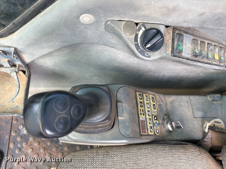 image for item ET7324 2006 Volvo EC240BLC excavator