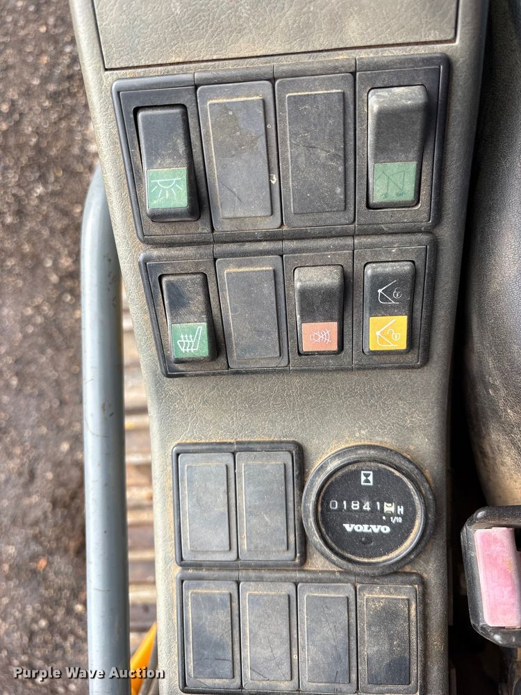 image for item ET7324 2006 Volvo EC240BLC excavator