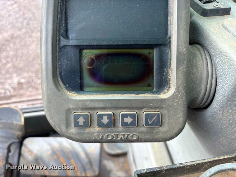 image for item ET7324 2006 Volvo EC240BLC excavator