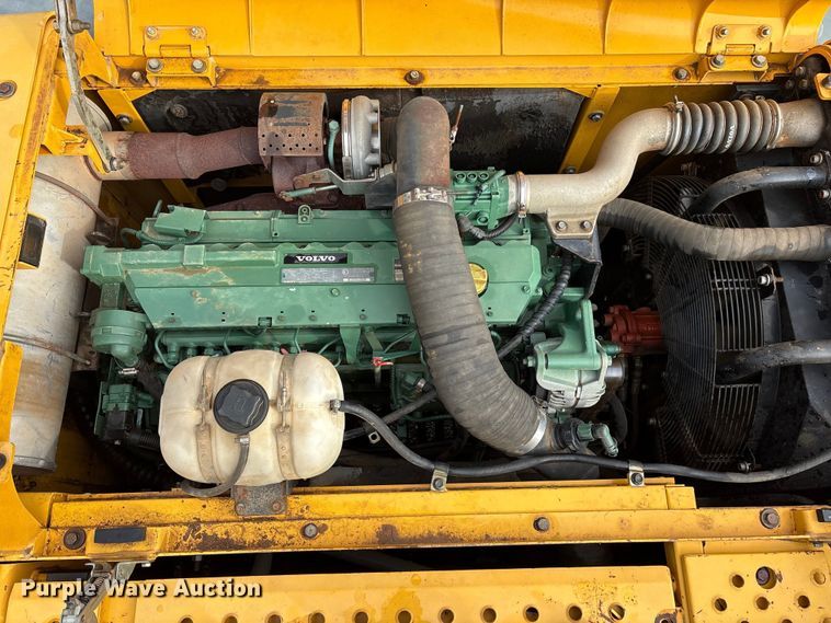 image for item ET7324 2006 Volvo EC240BLC excavator