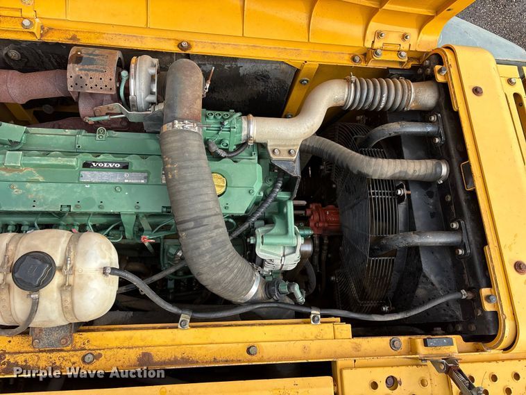 image for item ET7324 2006 Volvo EC240BLC excavator