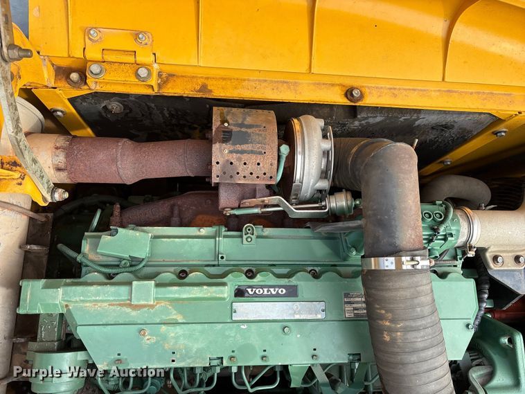 image for item ET7324 2006 Volvo EC240BLC excavator