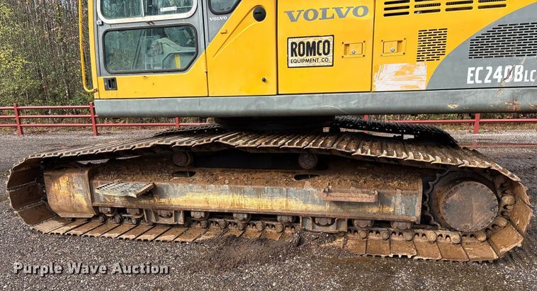image for item ET7324 2006 Volvo EC240BLC excavator