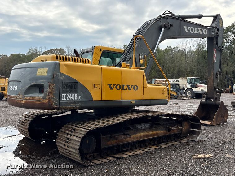 image for item ET7325 2006 Volvo EC240BLC excavator