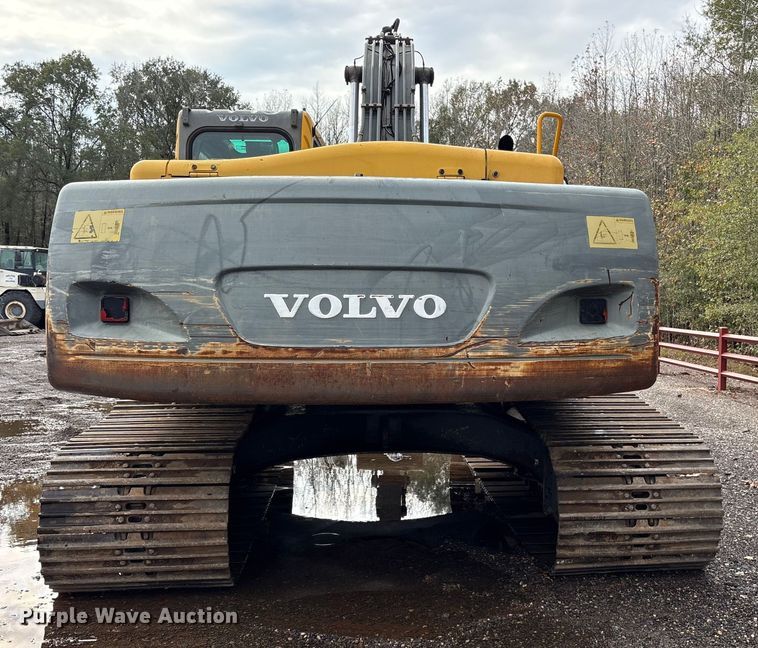 image for item ET7325 2006 Volvo EC240BLC excavator