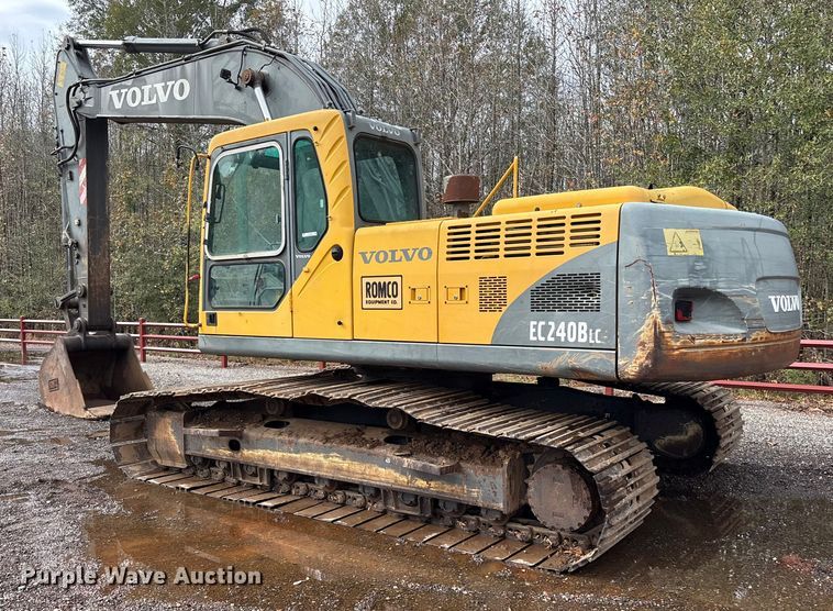 image for item ET7325 2006 Volvo EC240BLC excavator