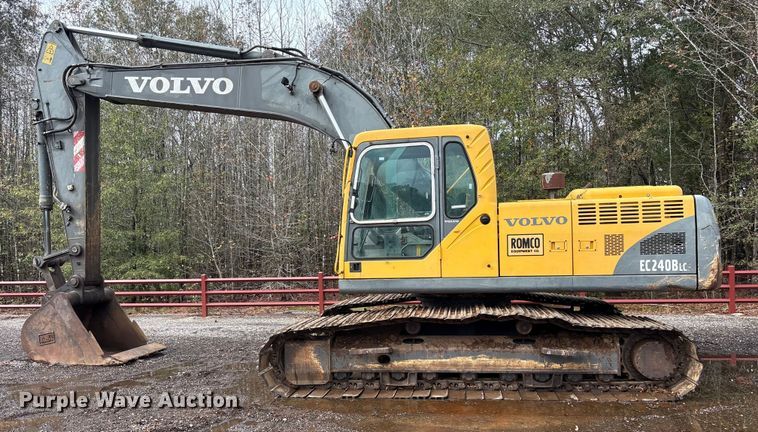 image for item ET7325 2006 Volvo EC240BLC excavator