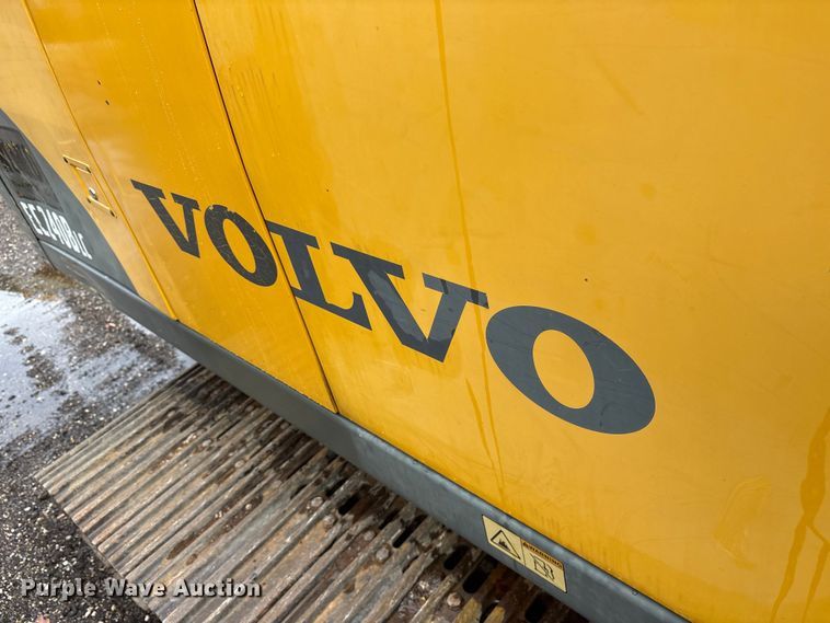 image for item ET7325 2006 Volvo EC240BLC excavator