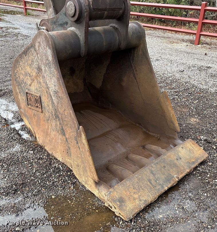 image for item ET7325 2006 Volvo EC240BLC excavator