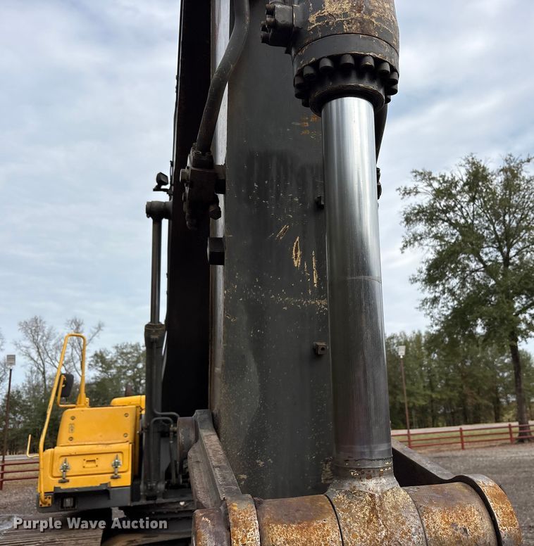 image for item ET7325 2006 Volvo EC240BLC excavator