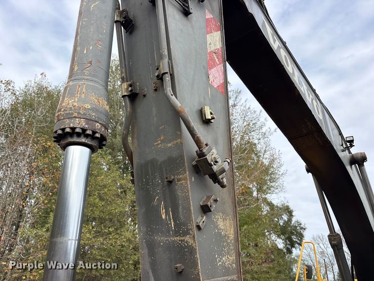 image for item ET7325 2006 Volvo EC240BLC excavator