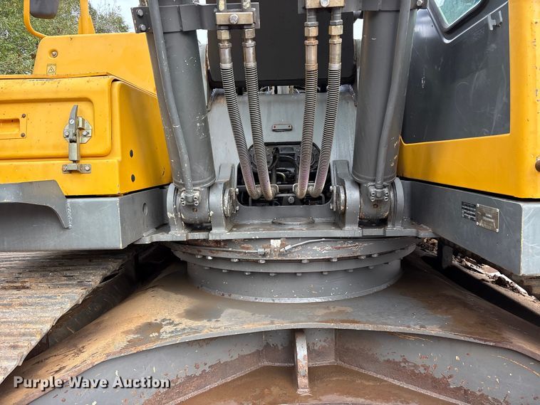 image for item ET7325 2006 Volvo EC240BLC excavator