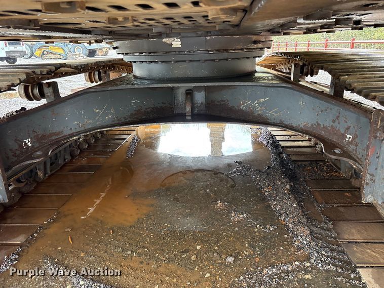 image for item ET7325 2006 Volvo EC240BLC excavator