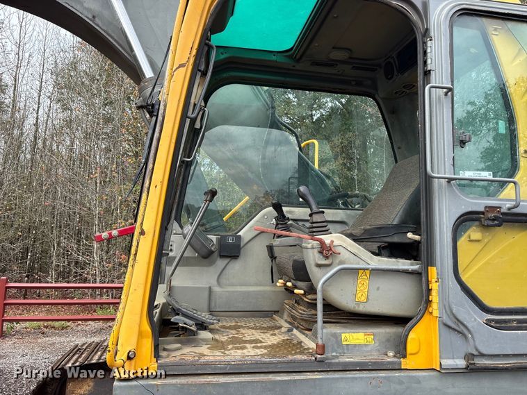 image for item ET7325 2006 Volvo EC240BLC excavator