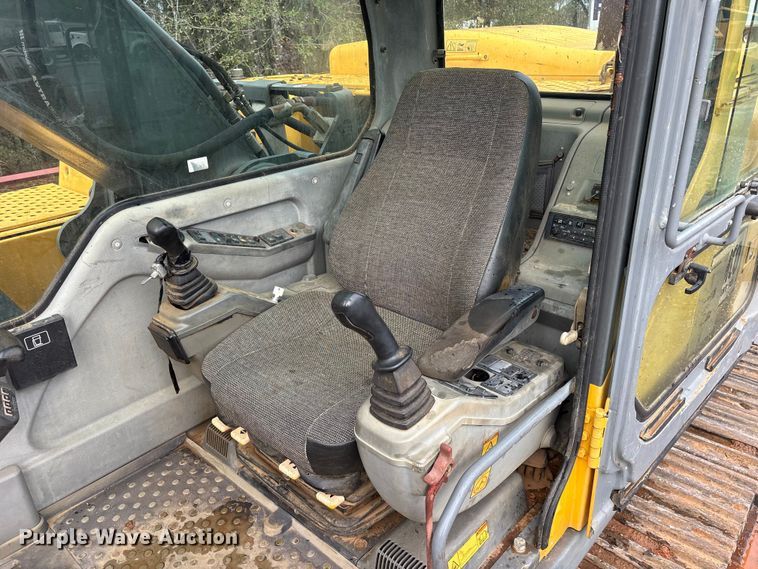 image for item ET7325 2006 Volvo EC240BLC excavator