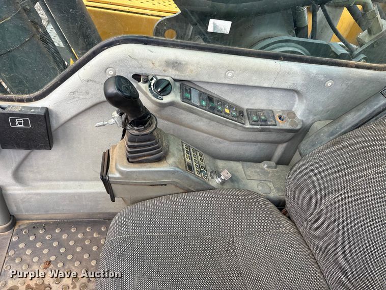 image for item ET7325 2006 Volvo EC240BLC excavator