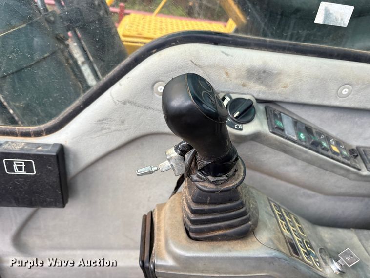 image for item ET7325 2006 Volvo EC240BLC excavator