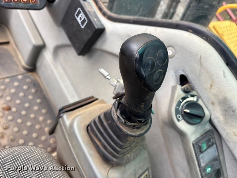 image for item ET7325 2006 Volvo EC240BLC excavator