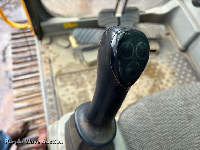 image for item ET7325 2006 Volvo EC240BLC excavator