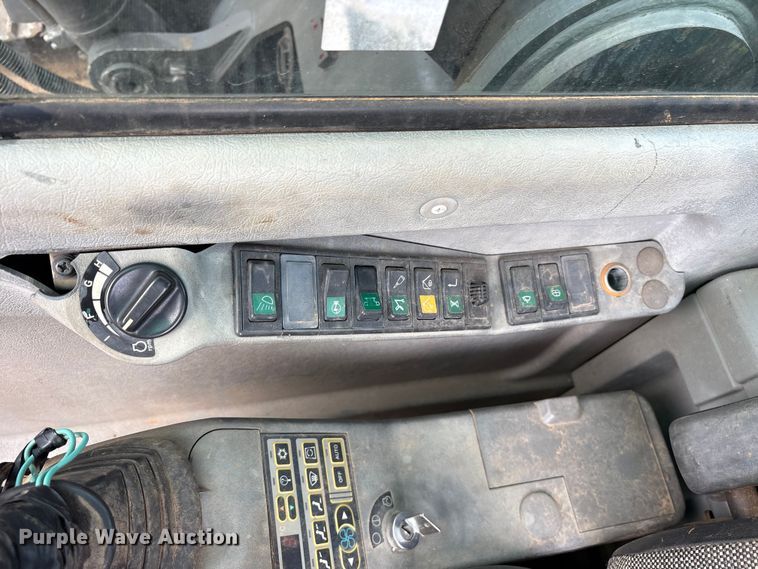 image for item ET7325 2006 Volvo EC240BLC excavator