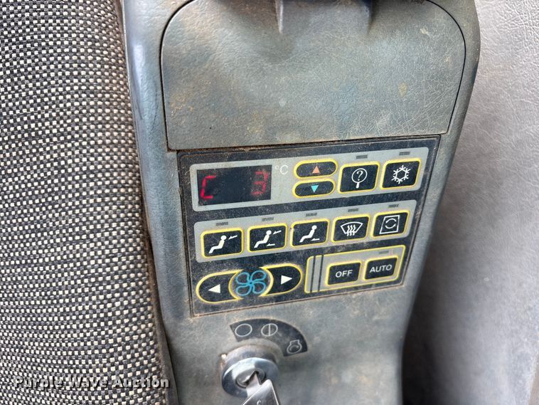 image for item ET7325 2006 Volvo EC240BLC excavator