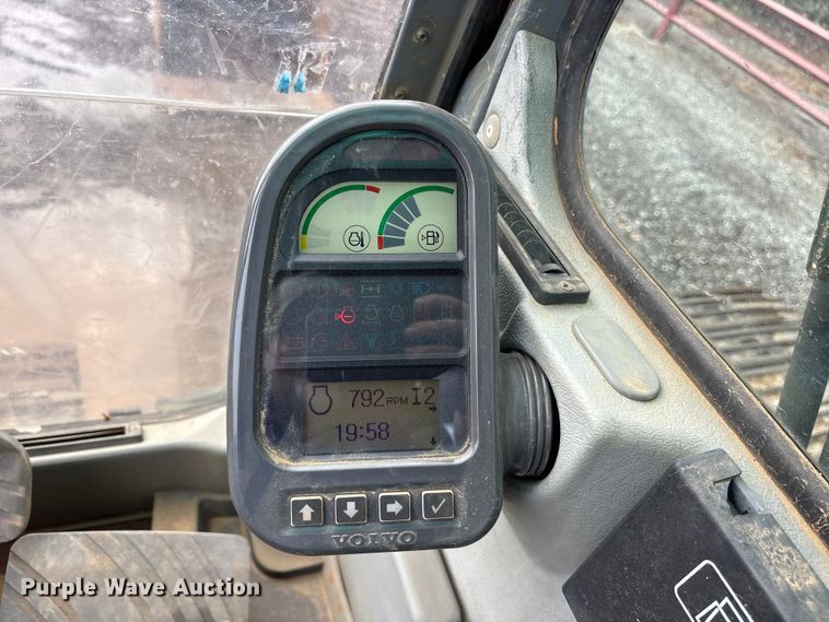 image for item ET7325 2006 Volvo EC240BLC excavator