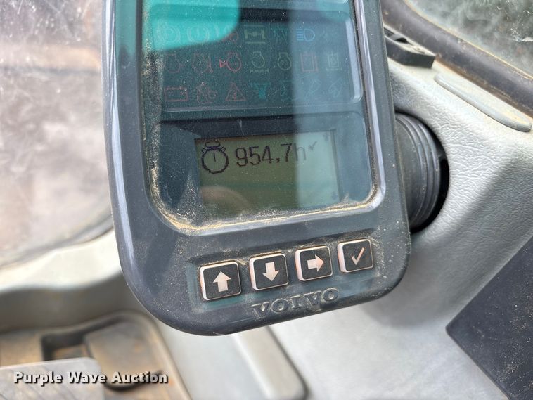 image for item ET7325 2006 Volvo EC240BLC excavator