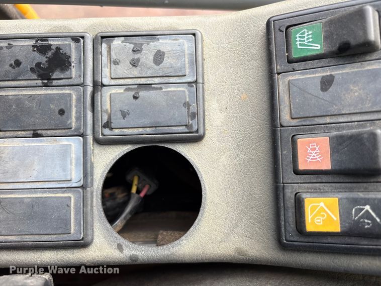 image for item ET7325 2006 Volvo EC240BLC excavator