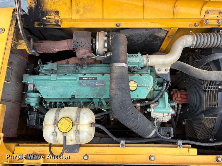 image for item ET7325 2006 Volvo EC240BLC excavator