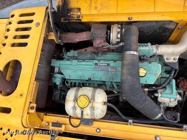 image for item ET7325 2006 Volvo EC240BLC excavator