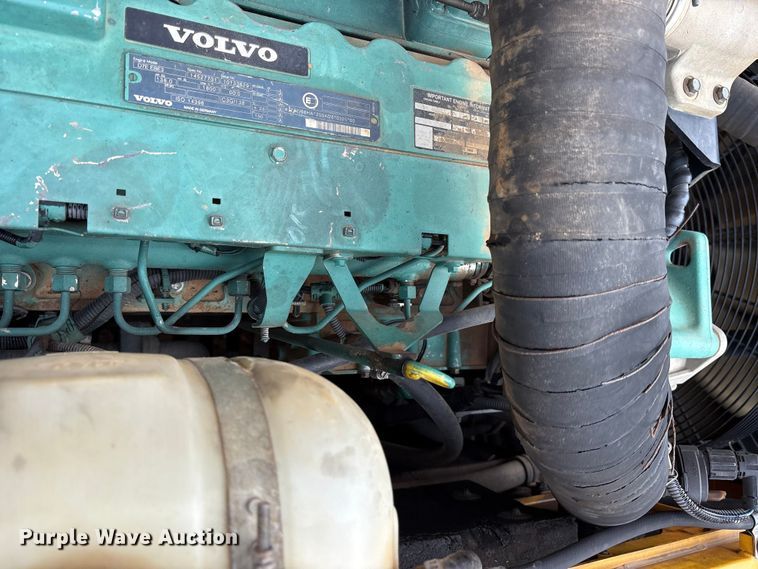 image for item ET7325 2006 Volvo EC240BLC excavator