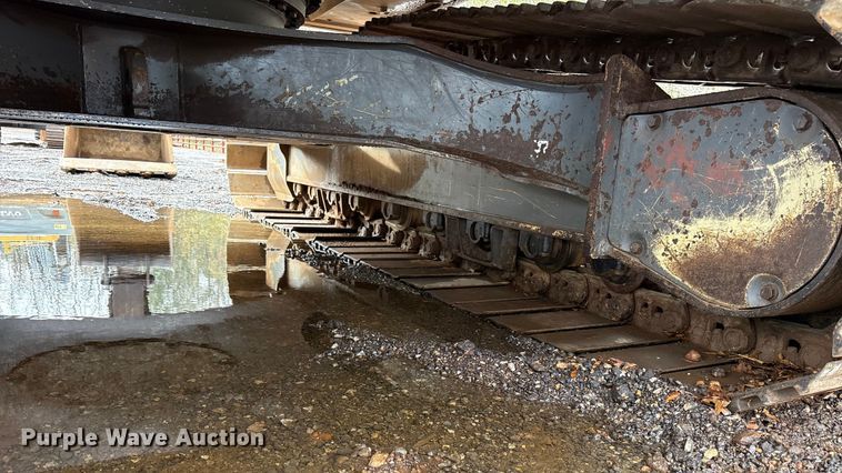 image for item ET7325 2006 Volvo EC240BLC excavator