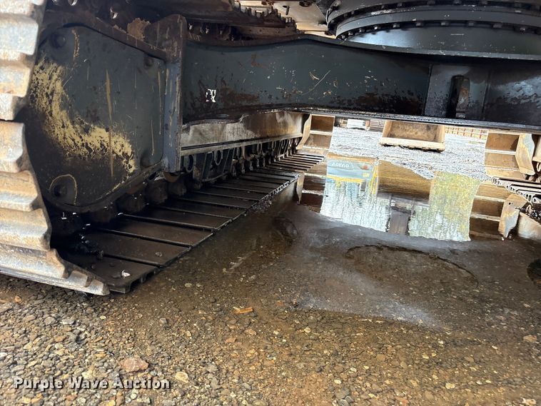 image for item ET7325 2006 Volvo EC240BLC excavator